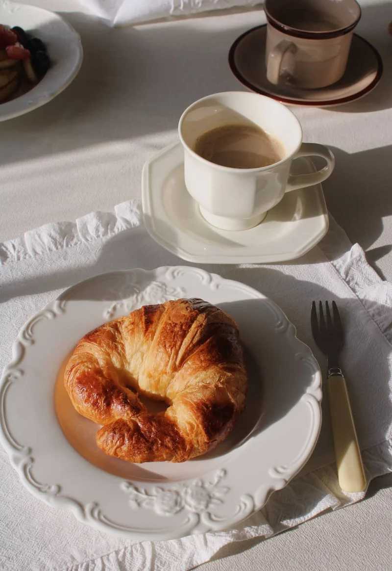 A Quiet Café Morning