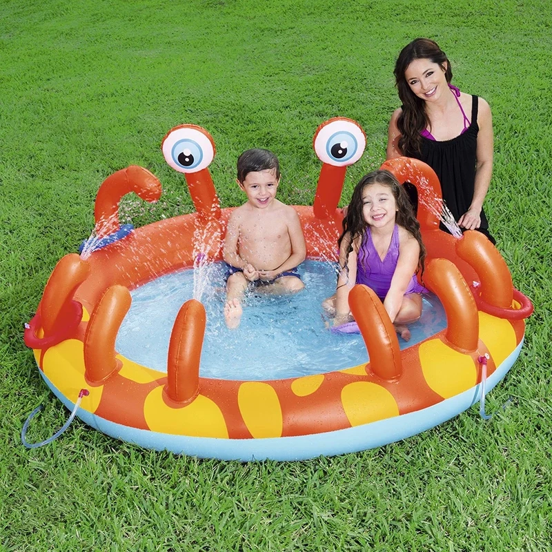 Parco giochi gonfiabile per i più piccoli con giochi d'acqua